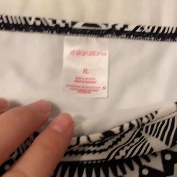 Bikini    - Picture 3 of 3